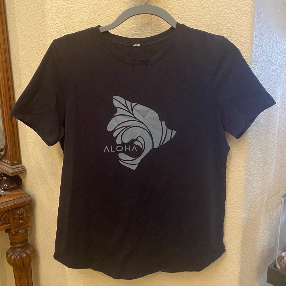 LULULEMON Women Black Aloha Graphic T-Shirt Size S/M